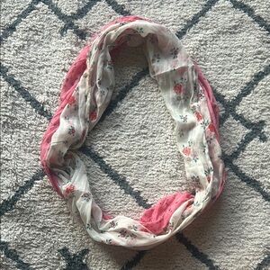 American Eagle Outfitters Pink and White Floral Scarf